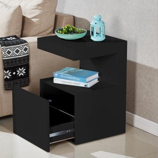 Vacaville Contemporary High Gloss Side Table In Black