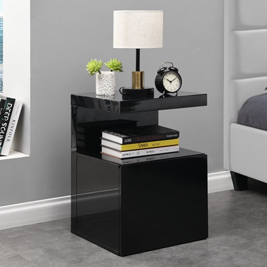 Vacaville Contemporary High Gloss Side Table In Black